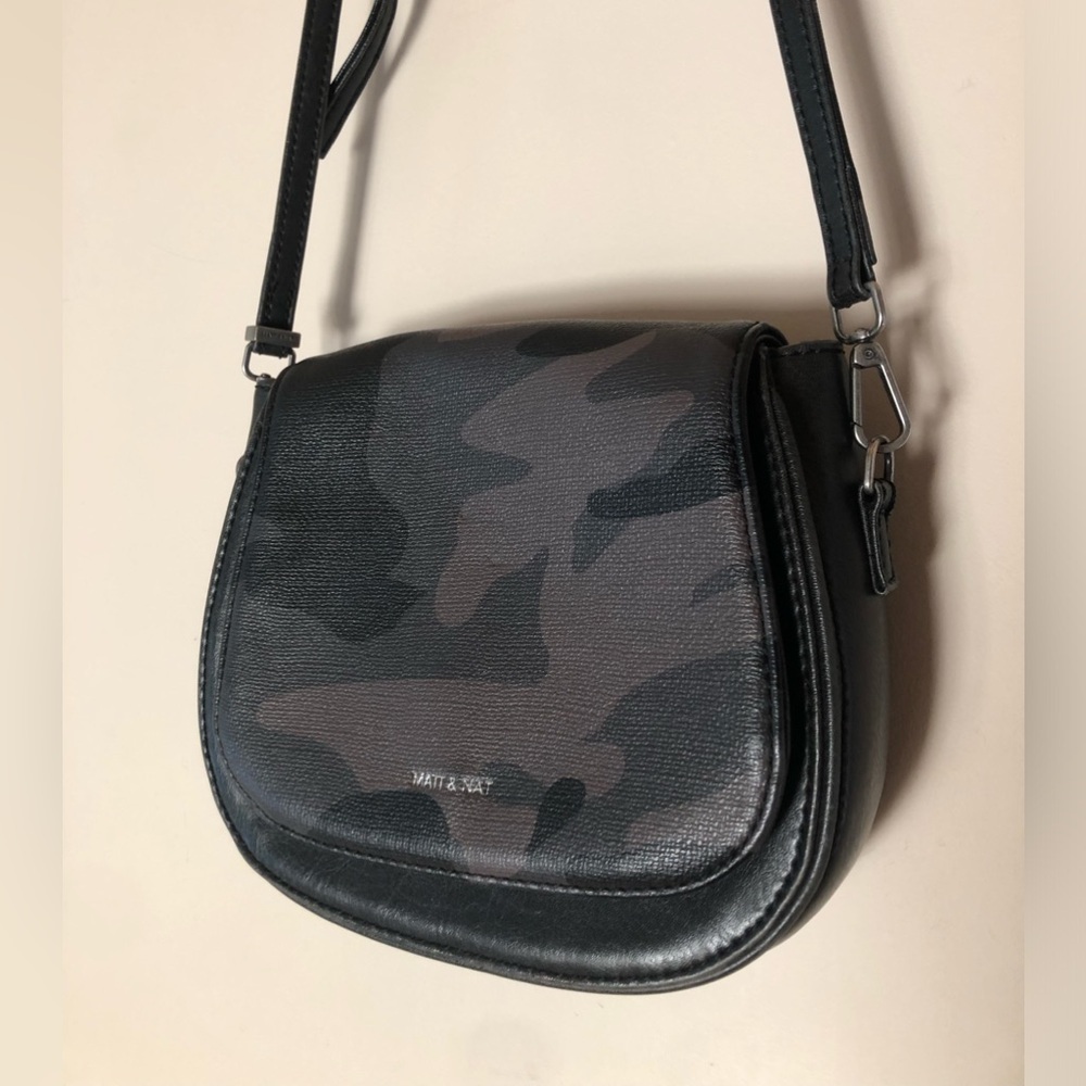 🔷 Matt & Nat | Like New Crossbody Purse